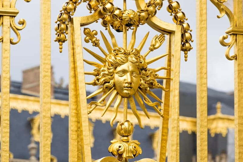 Paris: Palace of Versailles Guided Tour with Bus Transfers - The gardens are not an afterthought