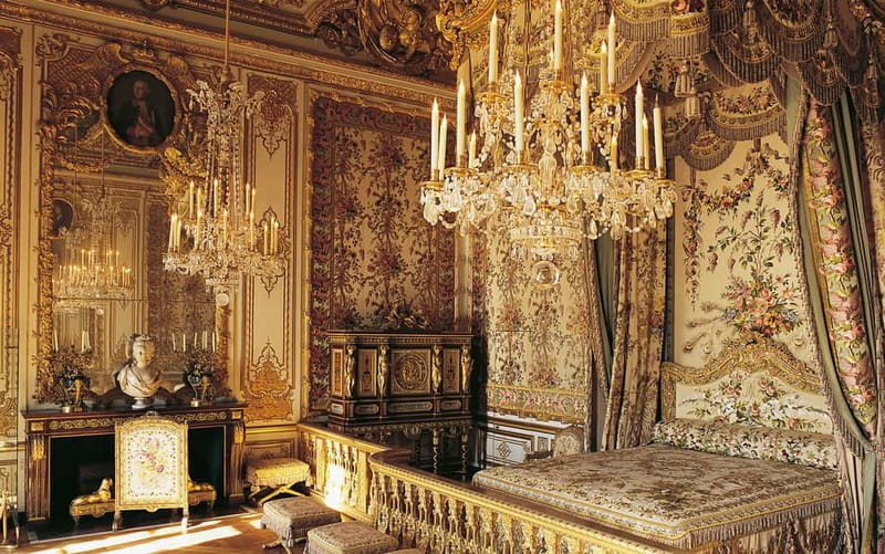 Paris: Palace of Versailles Guided Tour with Bus Transfers - The Giverny and Versailles full-day option