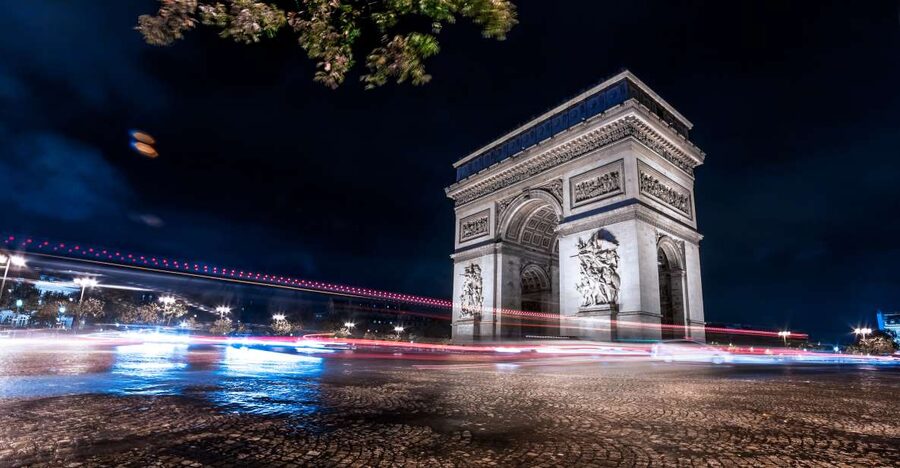 Paris: Panoramic Night Tour with Audio Guide and Host - Key points to know before you book