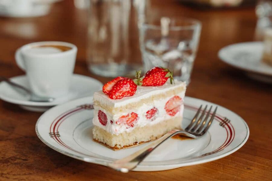 Paris: Pastry & Chocolate Walking Tour with Tastings - Starting at Faubourg Montmartre