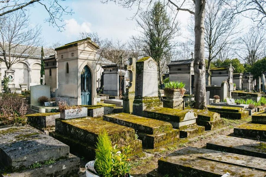 Paris: Pere Lachaise Cemetery Guided Tour - Why Père Lachaise rewards a guided walk