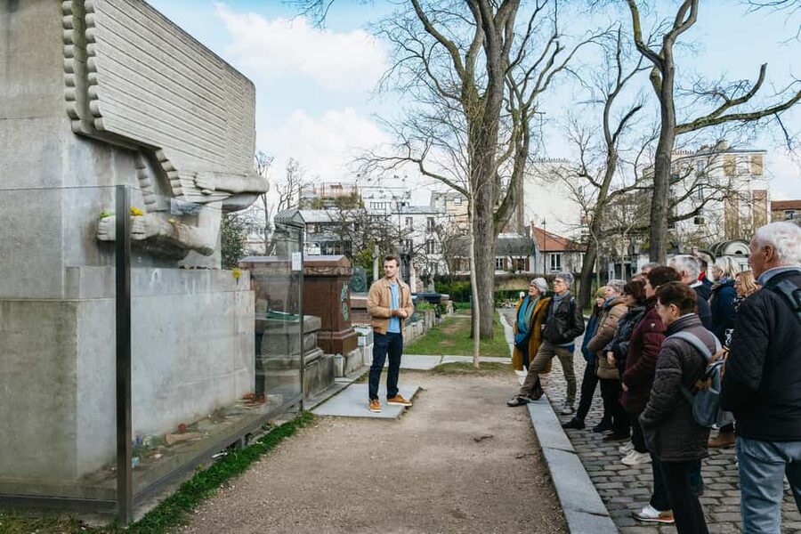 Paris: Pere Lachaise Cemetery Guided Tour - Jim Morrison and the problem with famous graves