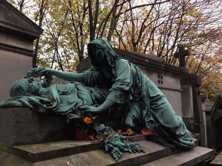 Paris: Père Lachaise Cemetery Walking Tour - Oscar Wilde, Molière, Sartre, and Literary Paris