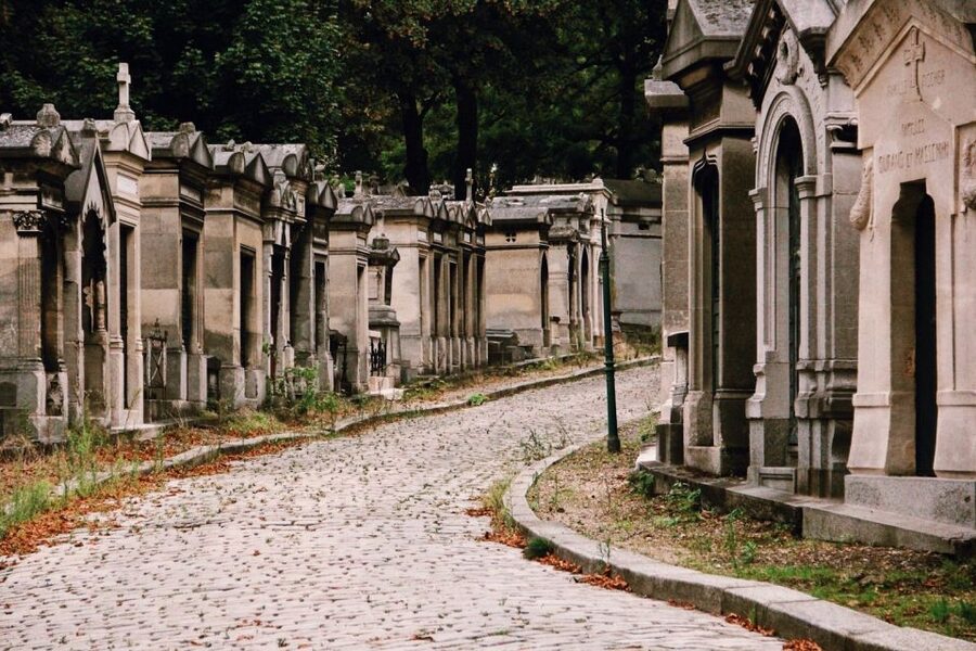 Paris: Père Lachaise Cemetery Walking Tour - What Two and a Half Hours Feel Like