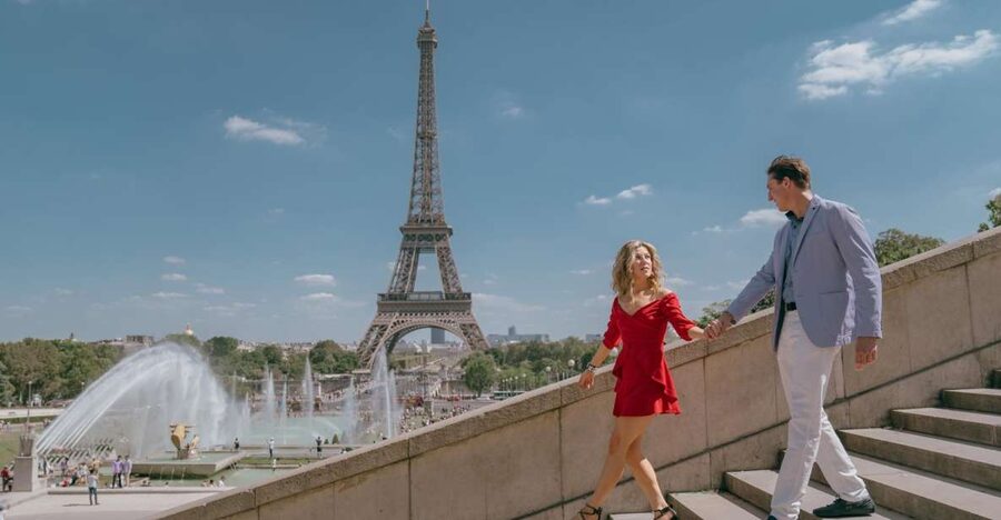 Paris: Photo Shoot with a Private Travel Photographer - Starting at Bir-Hakeim Bridge