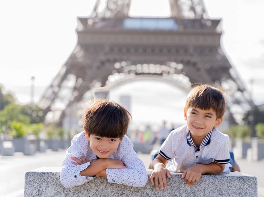 Paris: Premium Photoshoot with Iconic Eiffel Tower Views - From Eiffel Tower views to the 1st arrondissement