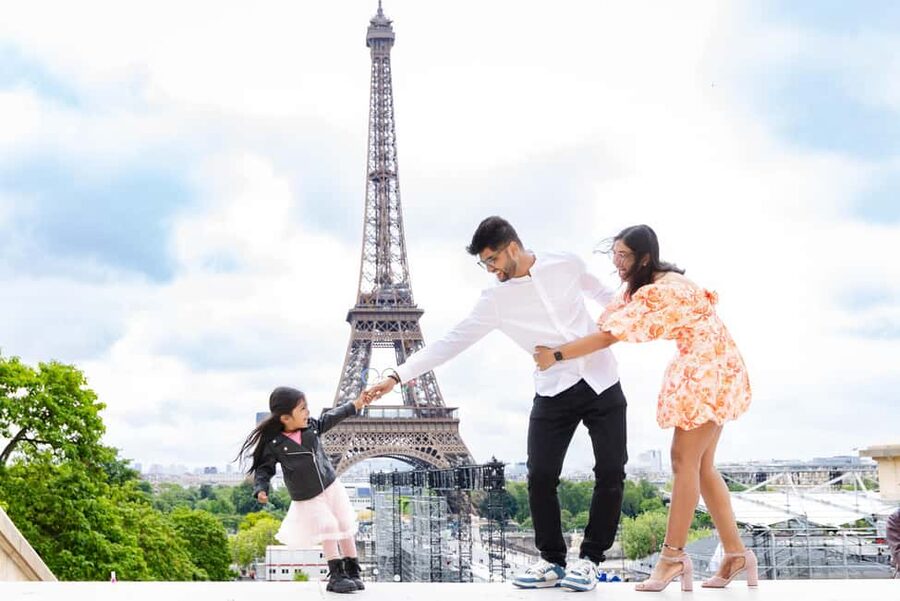 Paris: Premium Photoshoot with Iconic Eiffel Tower Views - What the editing service includes