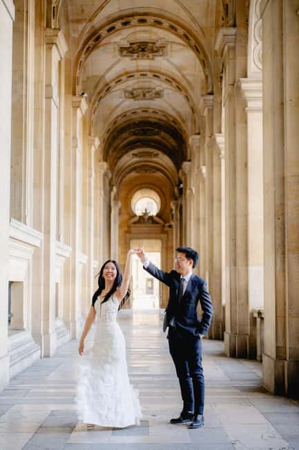 Paris: Premium Professional Photo Shoot - Choosing between the Eiffel Tower, Louvre, and Montmartre