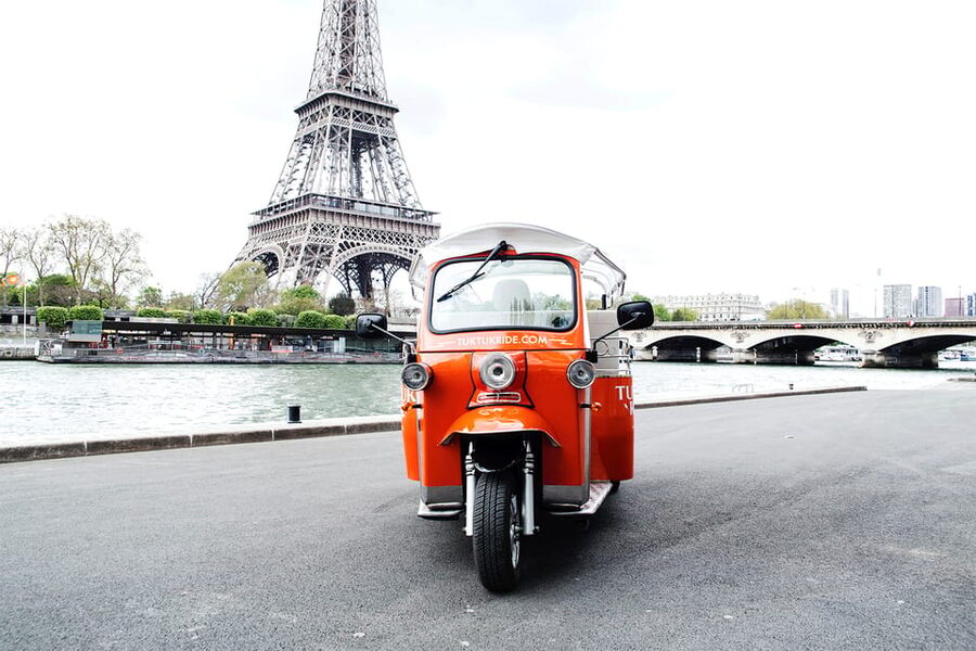 Paris: Private City Highlight Tour by Electric Tuk-Tuk - Les Invalides and the route back toward the center