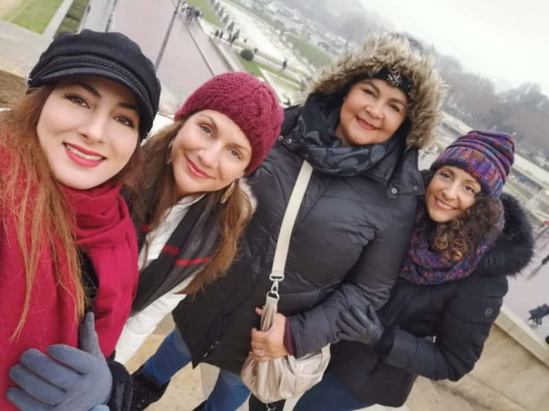 Paris: Private Custom Highlights and Gems Tour with a Local - Guides who adapt to the people in front of them