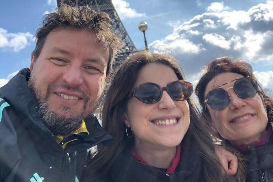 Paris: Private Custom Walking tour with A Local Guide - Meeting at your hotel or another Paris address