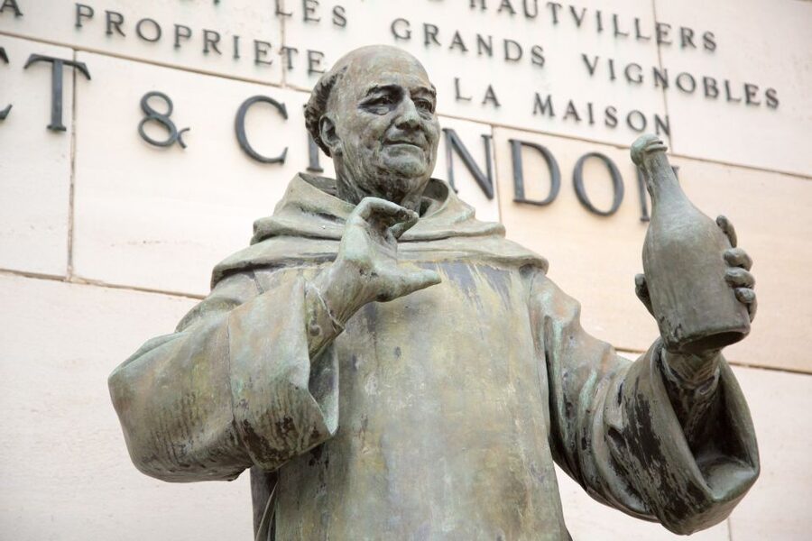 Paris: Private Day Trip to Champagne with 8 Tastings & Lunch - Leaving Paris with croissants and a wine lesson