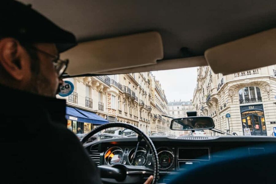 Paris: Private Guided City Tour in a Traction Avant or DS 21 - Montmartre and Sacré Coeur