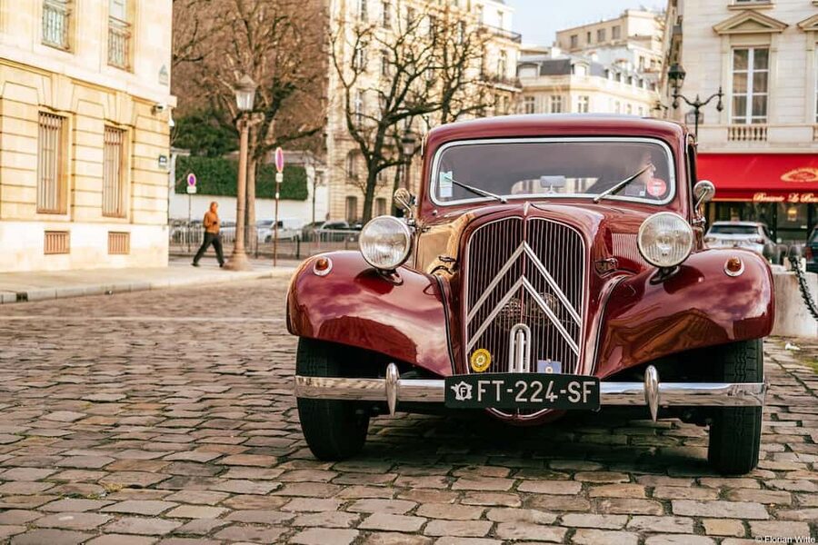 Paris: Private Guided City Tour in a Traction Avant or DS 21 - What one, two, and three hours really mean