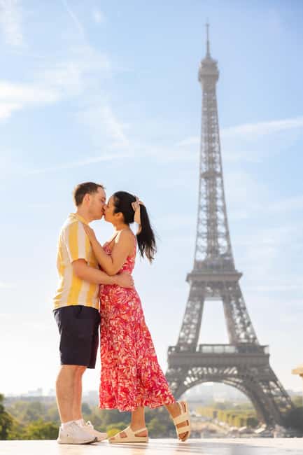 Paris: Private Photoshoot at the Eiffel Tower - What happens during the Eiffel Tower stop