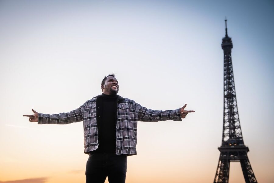 Paris: Private Photoshoot Near the Eiffel Tower - Surprise proposals and milestone trips