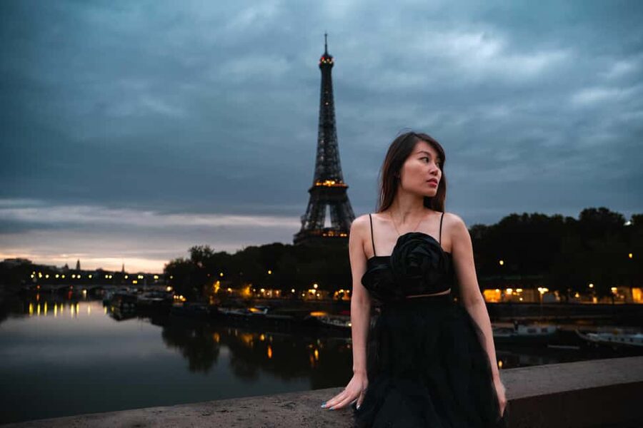 Paris: Private Photoshoot Near the Eiffel Tower - The 30 edited photos and delivery time