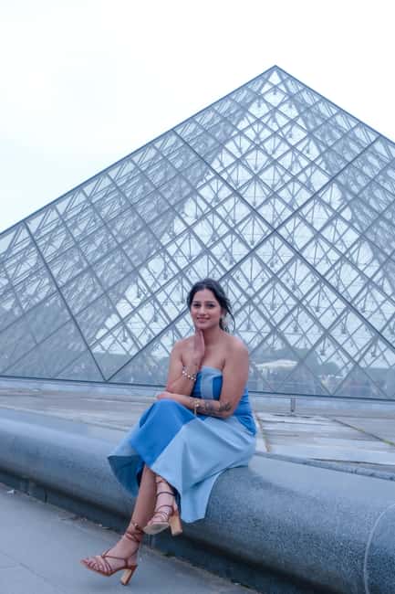 Paris: Private Photoshoot Outside the Louvre Museum - Forty-five minutes outside the Louvre