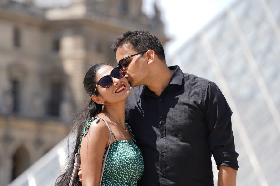 Paris: Private Photoshoot Outside the Louvre Museum - Communication, comfort, and photographer style