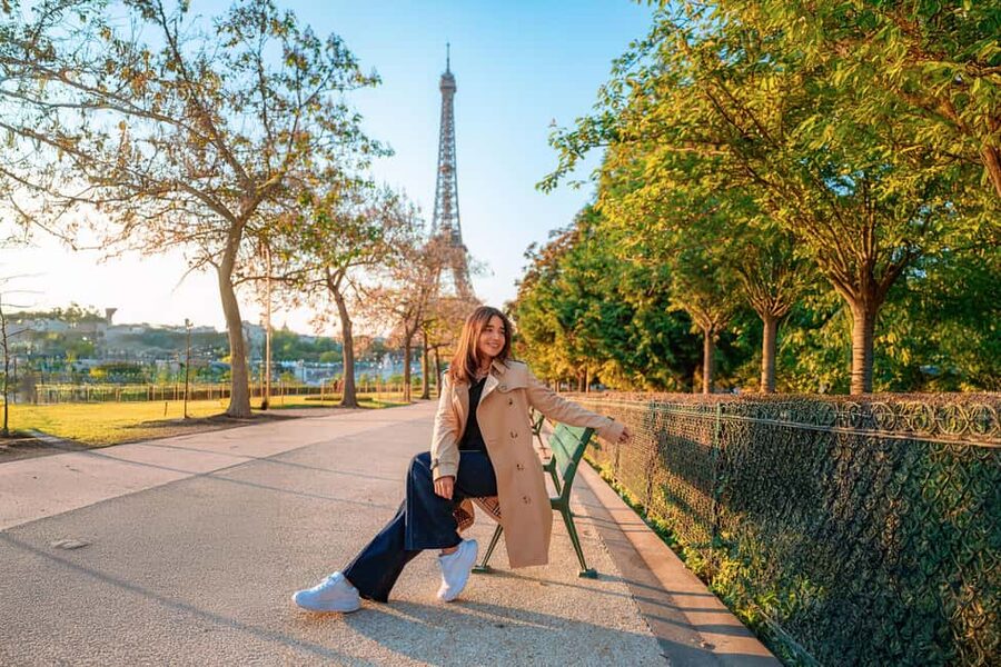 Paris: Professional Photoshoot with the Eiffel Tower - Why a Paris photoshoot can be worth your hour