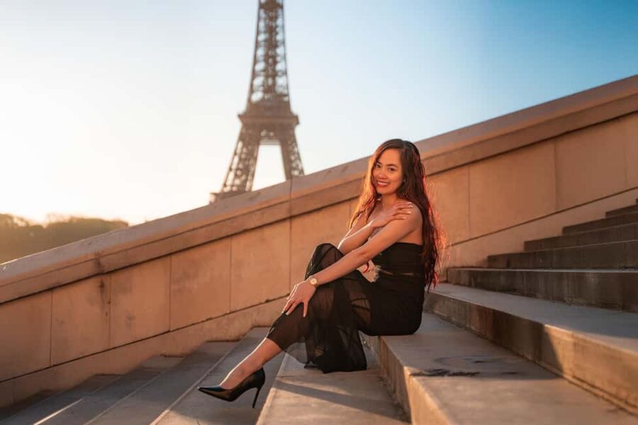 Paris: Professional Photoshoot with the Eiffel Tower - Posing help for couples, solo visitors, and families
