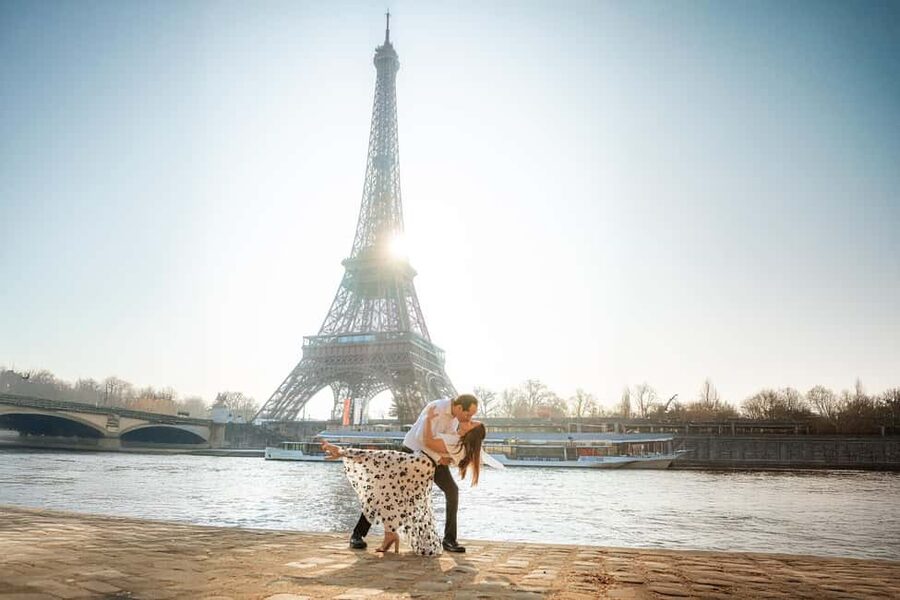 Paris: Professional Photoshoot with the Eiffel Tower - Thirty or 60 edited photos in 48 hours