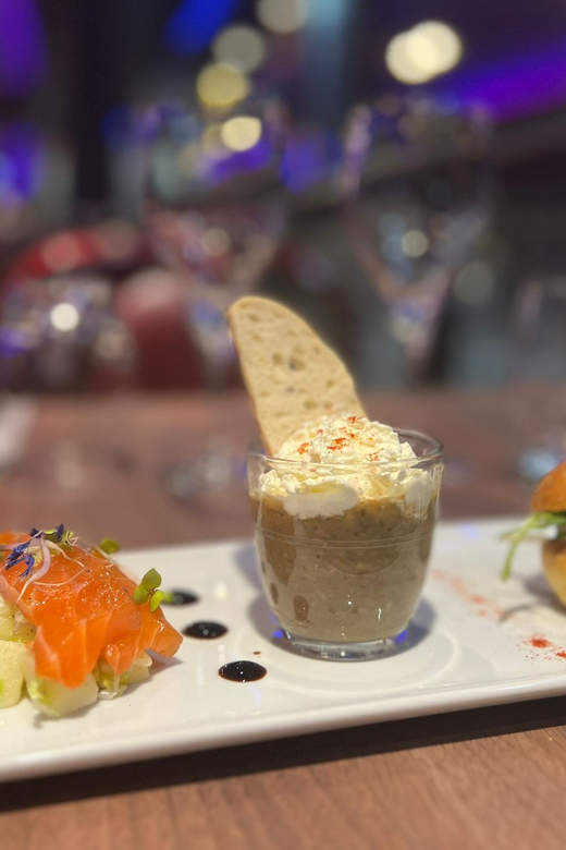 Paris: River Seine Cruise with 3-Course Lunch - A Seine cruise that puts dinner beside Paris landmarks