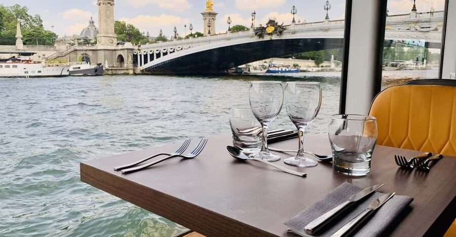 Paris: River Seine Cruise with 3-Course Lunch - Leaving the bridge for a two-hour view of Paris