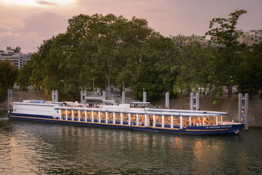 Paris: Romantic Cruise with 3-course Dinner on Seine River - Key points before you book