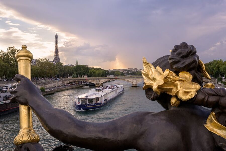 Paris: Romantic Cruise with 3-course Dinner on Seine River - Seating, photos, and the terrace