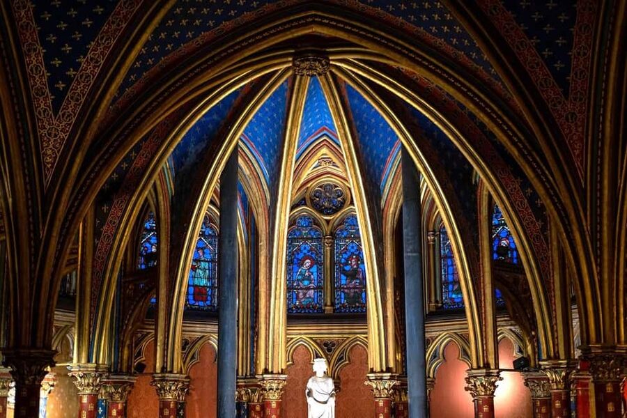 Paris: Sainte-Chapelle, Conciergerie, Notre Dame Guided Tour - Sainte-Chapelle and its walls of light