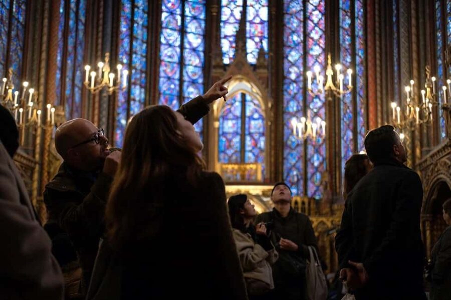 Paris: Sainte-Chapelle, Conciergerie, Notre Dame Guided Tour - Who should book this walking tour?