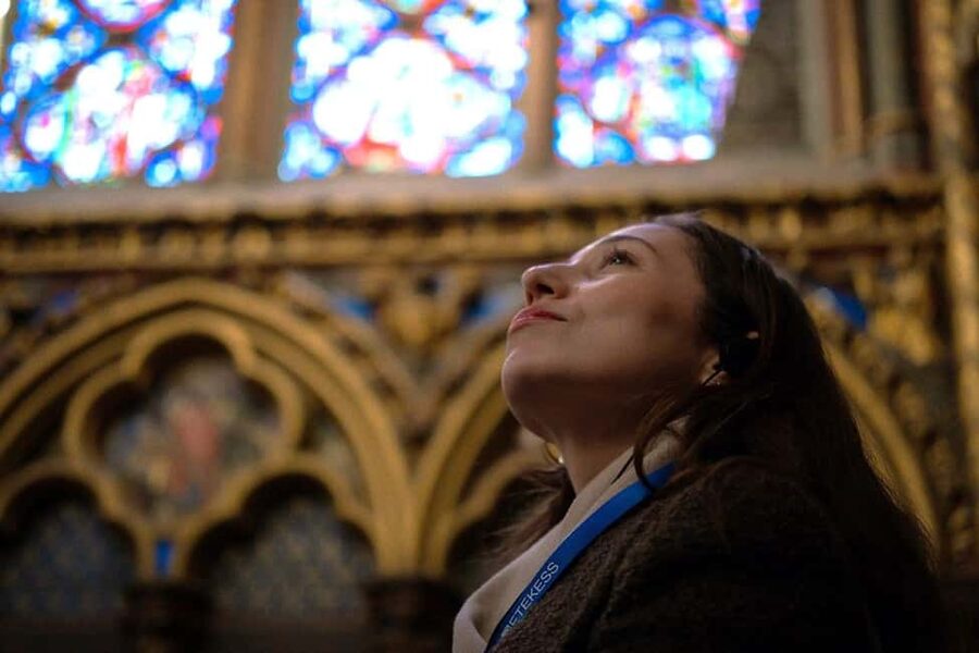 Paris: Sainte-Chapelle, Conciergerie, Notre Dame Guided Tour - Meeting your guide and getting through security