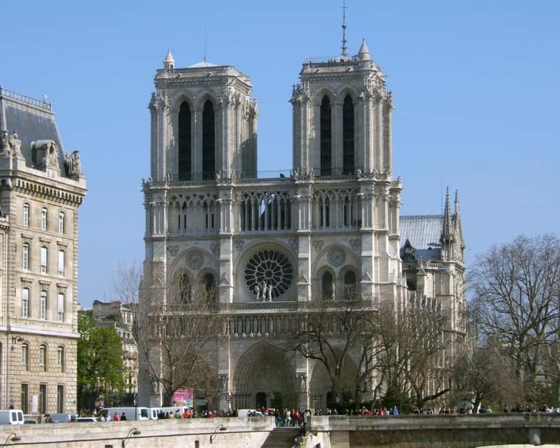 Paris: Sainte-Chapelle Entry with Notre Dame Outdoor Tour - Meeting at Pont au Double