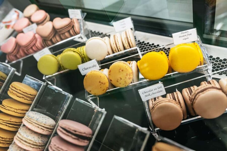Paris: Seine Cruise and Macaron Tasting by the Eiffel Tower - One hour between the Eiffel Tower and Notre-Dame