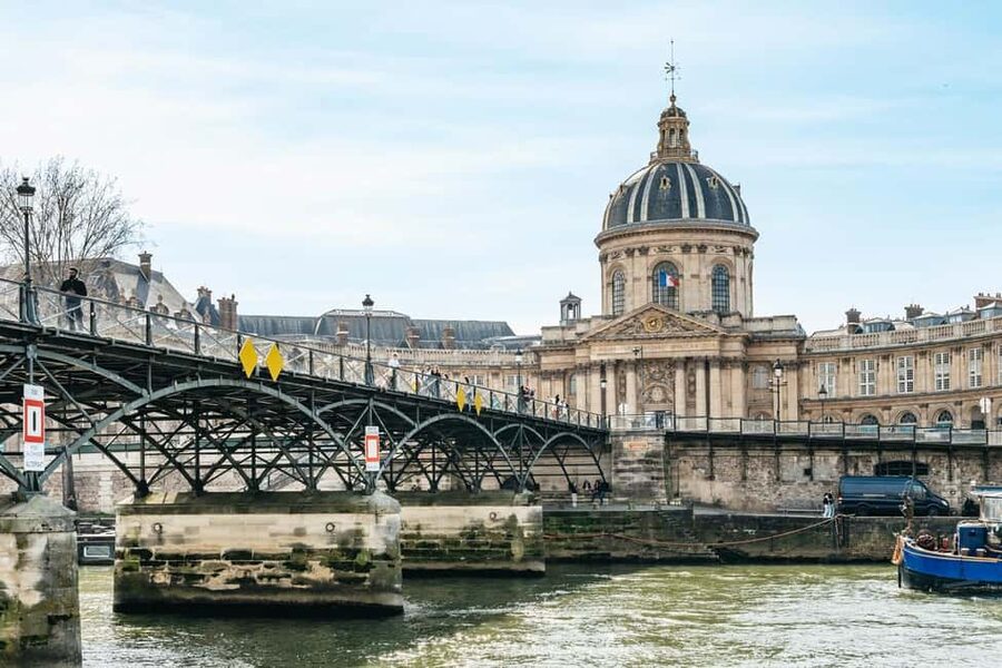 Paris: Seine Cruise and Macaron Tasting by the Eiffel Tower - Who will get the most from this experience