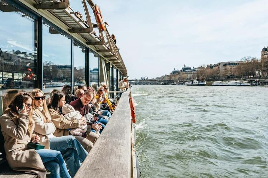 Paris: Seine Cruise and Macaron Tasting by the Eiffel Tower - Boarding at Port de la Bourdonnais, Pier 3
