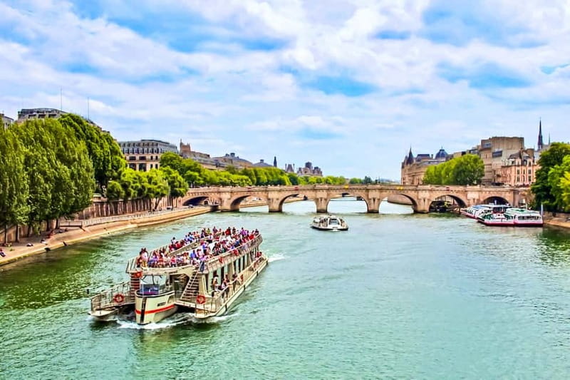 Paris: Seine Cruise & Crepe Tasting near the Eiffel Tower - A gentle start at the Eiffel Tower