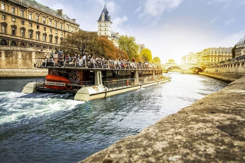 Paris: Seine Cruise & Crepe Tasting near the Eiffel Tower - Audio commentary in 14 languages
