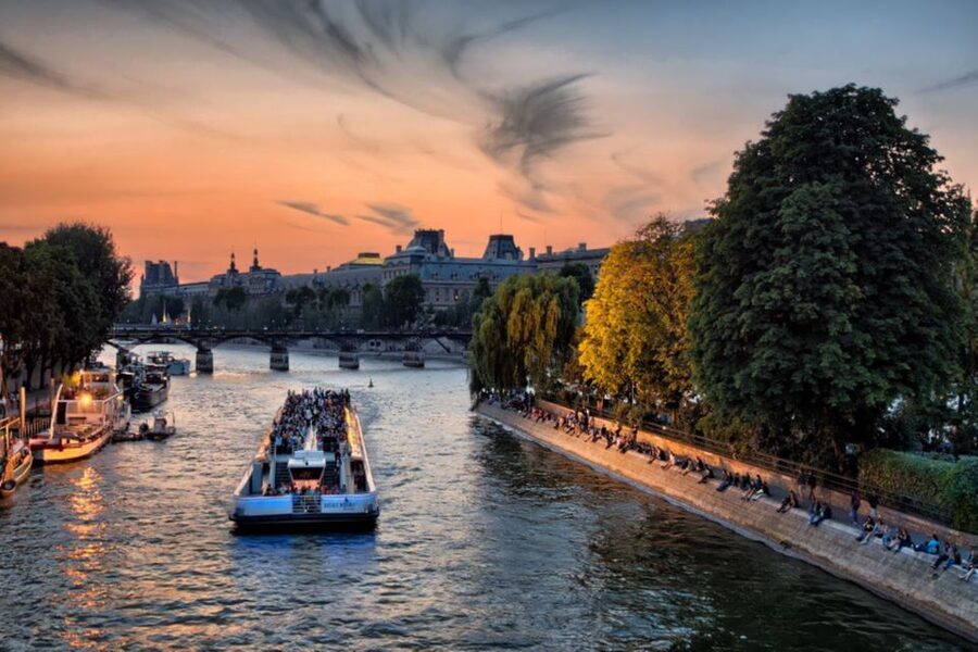 Paris: Seine Cruise with Snack/Optional Eiffel Tower Ticket - What the $29 price gets you