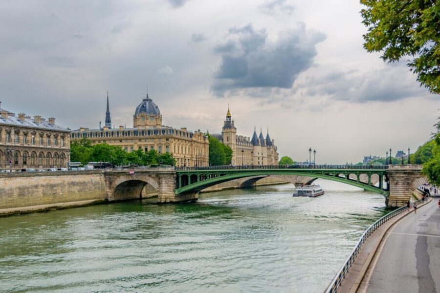 Paris: Seine Cruise with Snack/Optional Eiffel Tower Ticket - Who will get the most from this outing