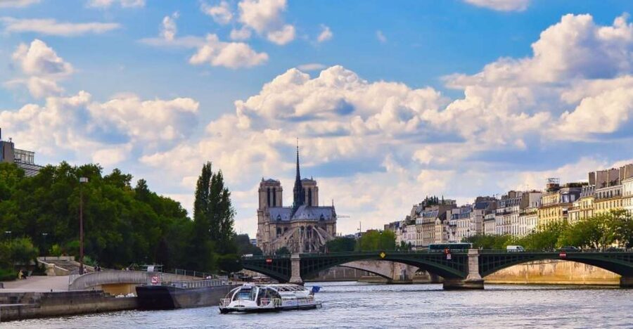Paris: Seine Cruise with Snack/Optional Eiffel Tower Ticket - Meeting the host at the Eiffel Tower