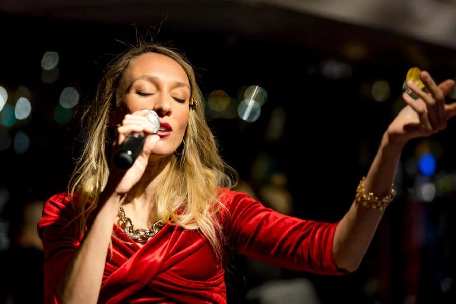 Paris: Seine River Champagne Dinner Cruise with Live Music - Champagne, music, and the tone of the evening