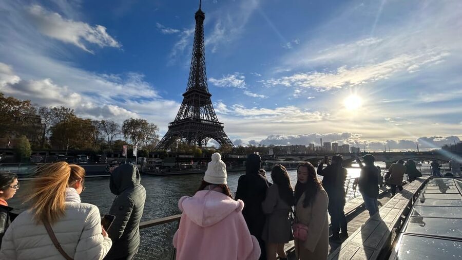 Paris: Seine River Cruise and 3-course Bistro Lunch - What the Three-Course Lunch Includes
