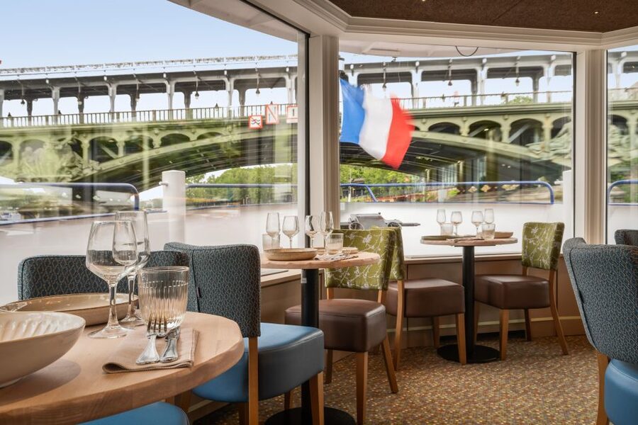 Paris: Seine River Cruise & Brunch - Indoor comfort or panoramic terrace