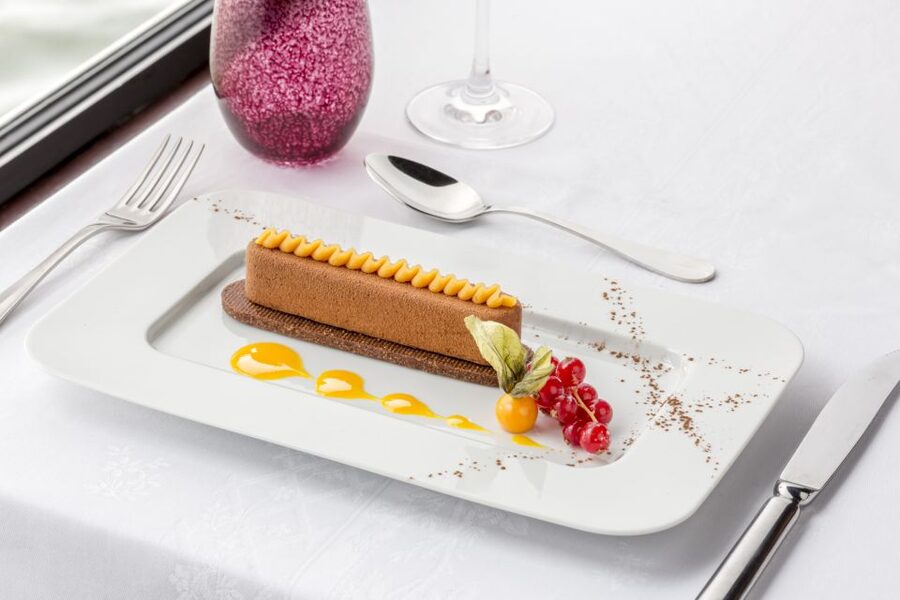 Paris: Seine River Cruise with 3-Course Dinner & Live Music - What arrives at the table