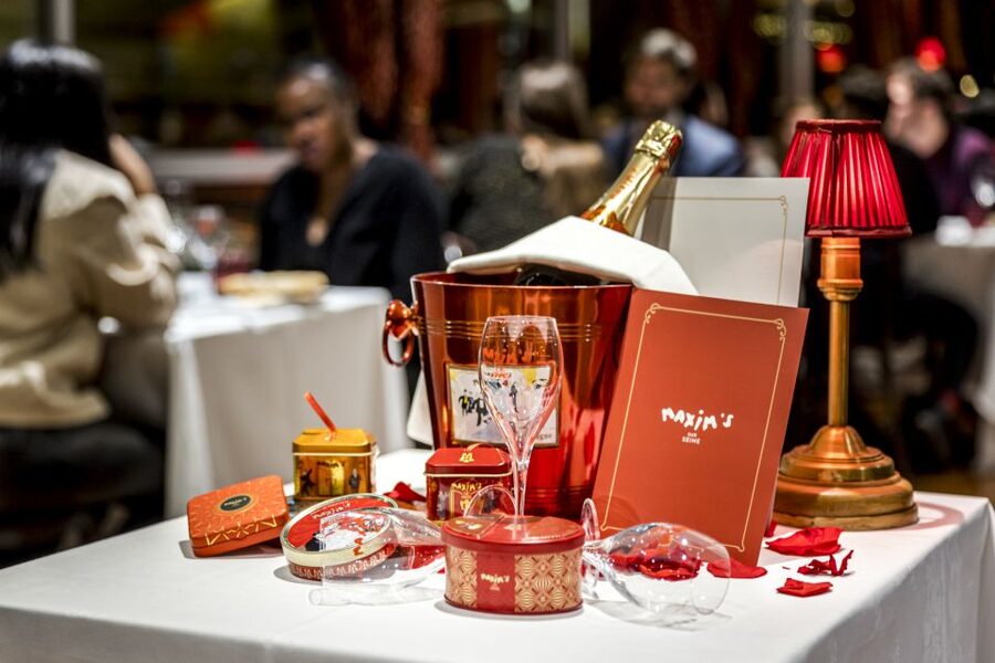 Paris: Seine River Cruise with 3-Course Dinner & Live Music - Choosing between 6:45 PM and 9:15 PM