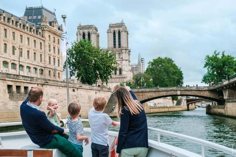 Paris: Seine River Cruise with a Live Guide - Key points to know before you book