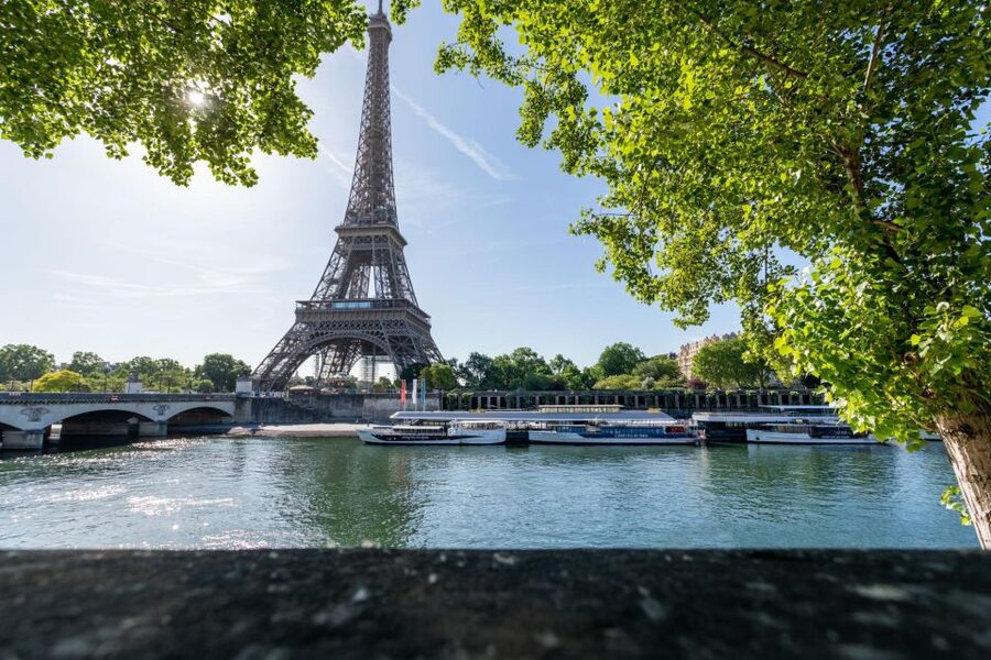 Paris: Seine River Cruise with a Live Guide - The Louvre, Place de la Concorde, and Grand Palais