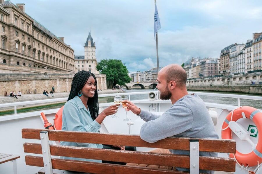 Paris: Seine River Cruise with Champagne from Eiffel Tower - Who should book this Seine cruise?